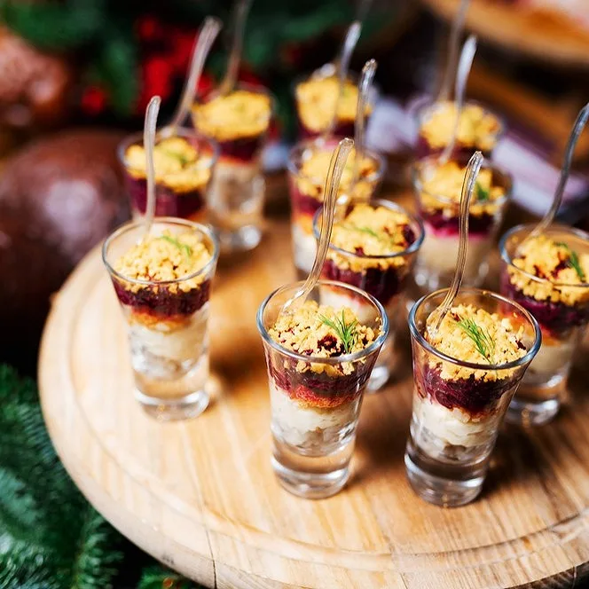 Verrine betterave et fromage de chèvre au miel et noix