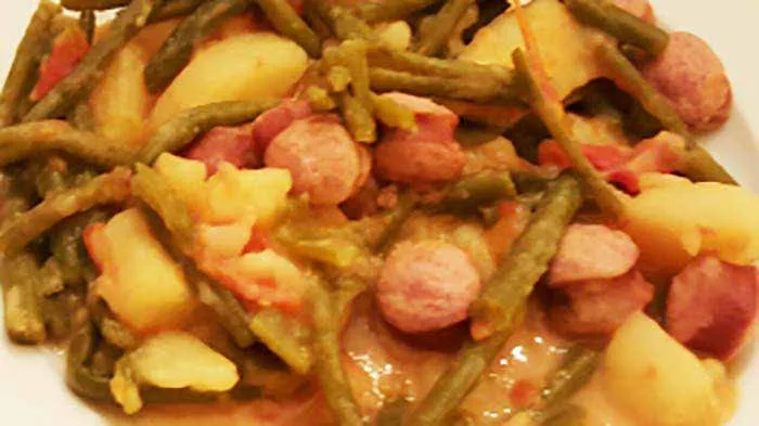 Pommes de terre, haricots verts et knacki de volaille
