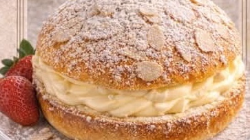 Tarte Tropézienne (la brioche à la crème de Saint-Tropez)