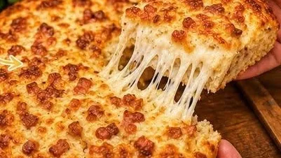 Pain Moelleux Lardons, Oignons & Mozzarella