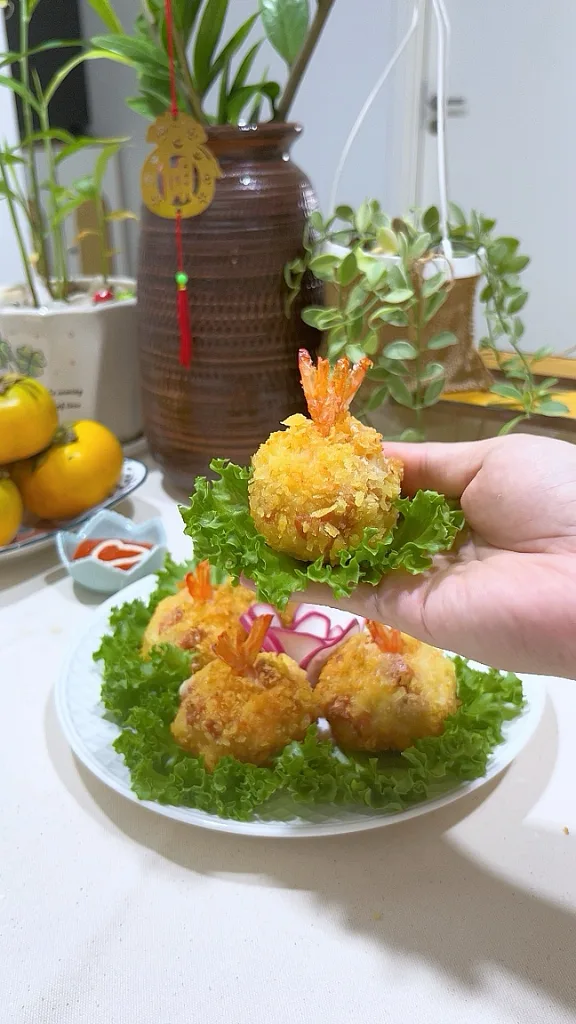 Crevettes et saucisse enrobées de fromage fondu