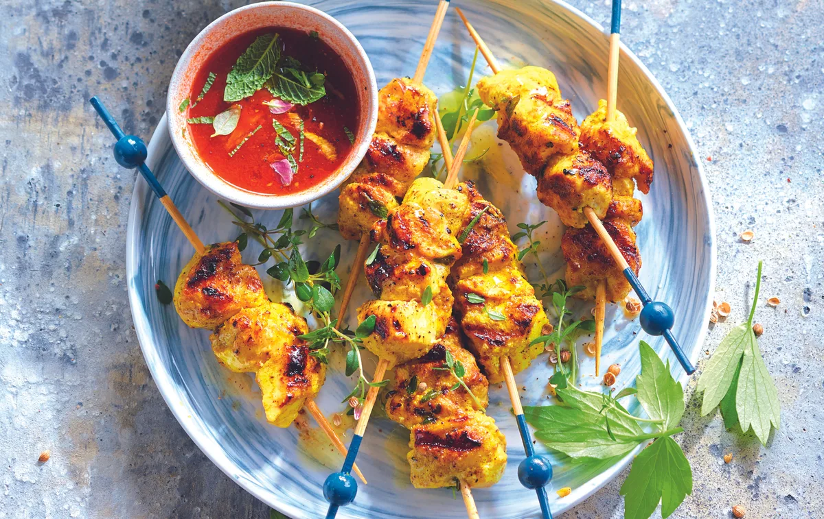 Petites brochettes de poulet mariné
