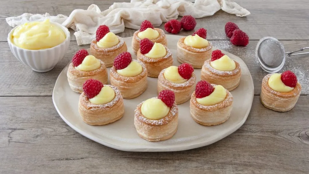 Petits Vol-Au-Vents Sucrés Garnis de Crème Pâtissière