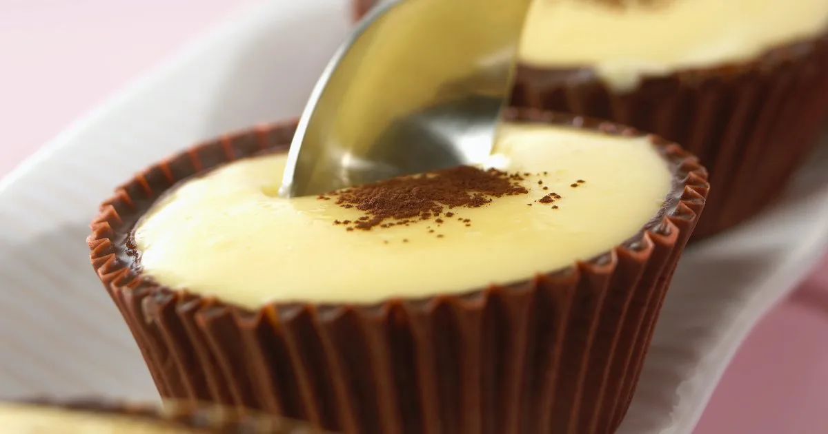 Crèmes vanille en coques de chocolat