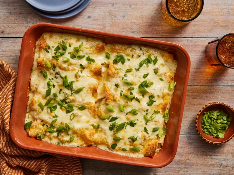 Enchiladas au Poulet avec Sauce Verte Crémeuse aux Piments