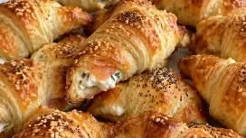 Mini-Croissants au Saumon Fumé et au Fromage Frais