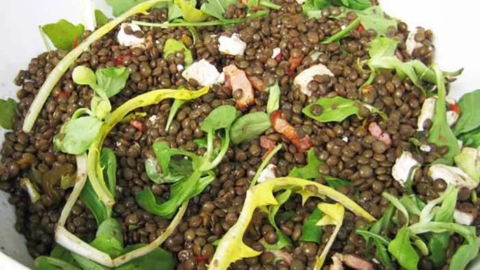 Salade de lentilles, roquette et chèvre
