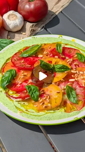 Salade fraîche de tomates et crème de mozzarella