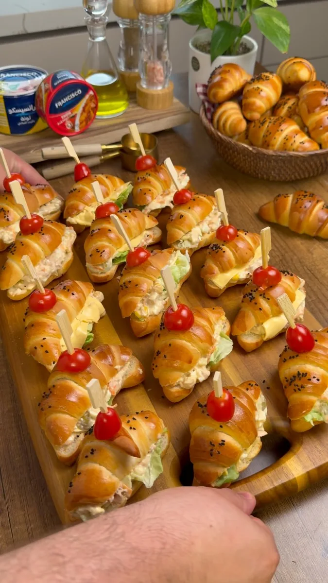 Mini Croissants Salés avec Garniture Froide