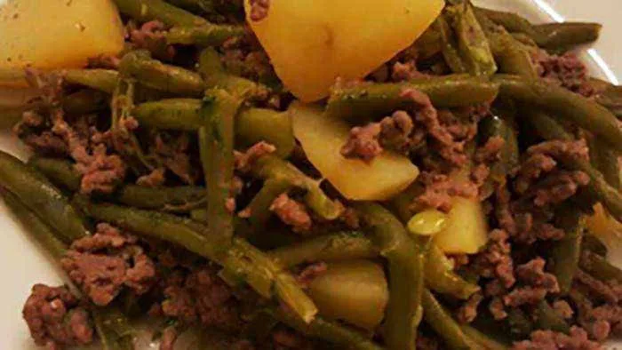 Poêlée de haricots verts et viande hachée