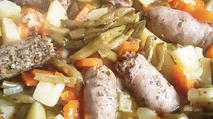 Poêlée de légumes et saucisses