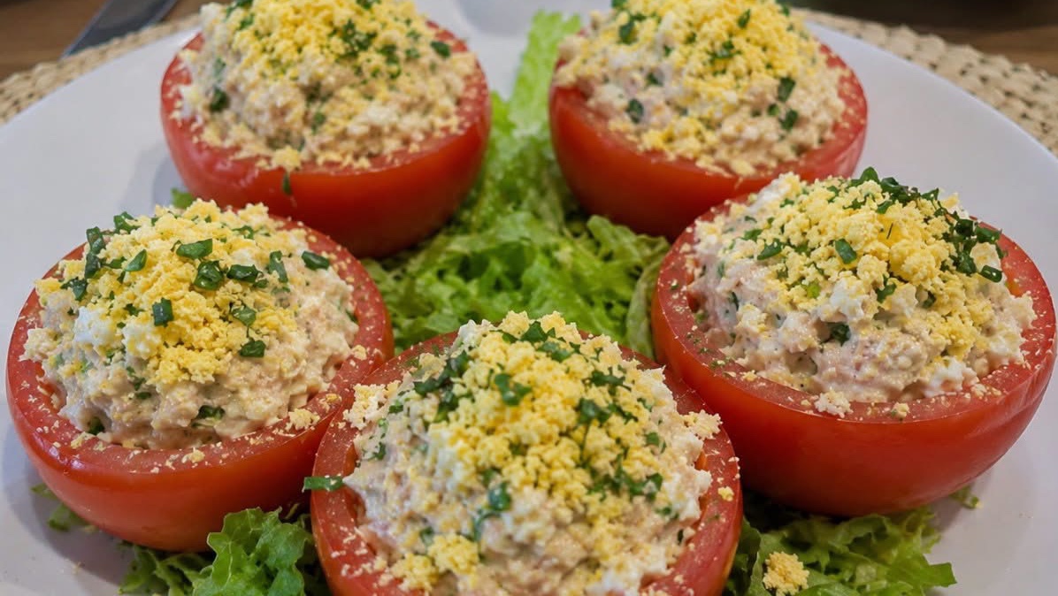 Tomates Fraîches Farcies au Thon & aux Œufs