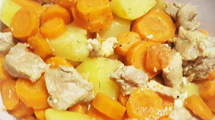 Poulet pommes de terres carottes au camembert