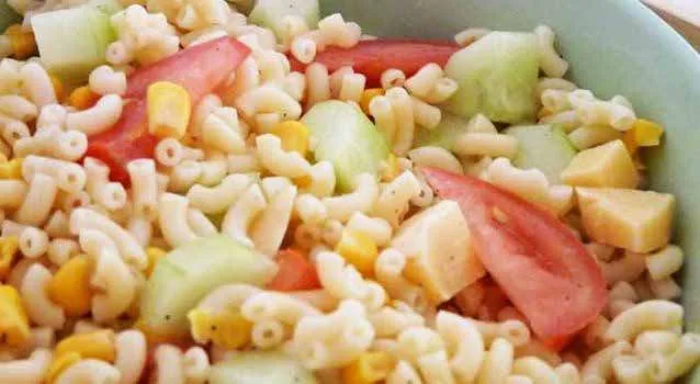 Salade de pâtes froides aux crudités