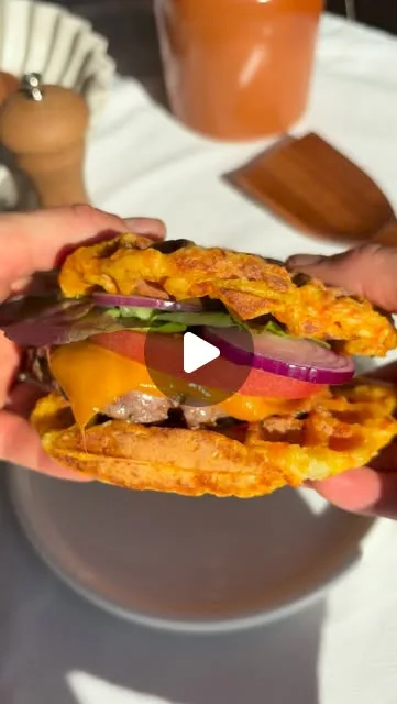Burger avec des gaufres de légumes