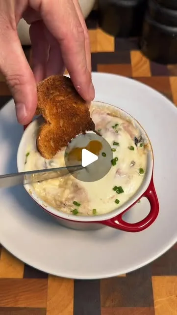Recette d'œufs cocotte au jambon et au chèvre