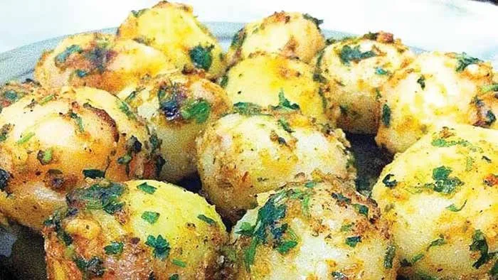 Petites pommes de terre à l'ail et aux herbes