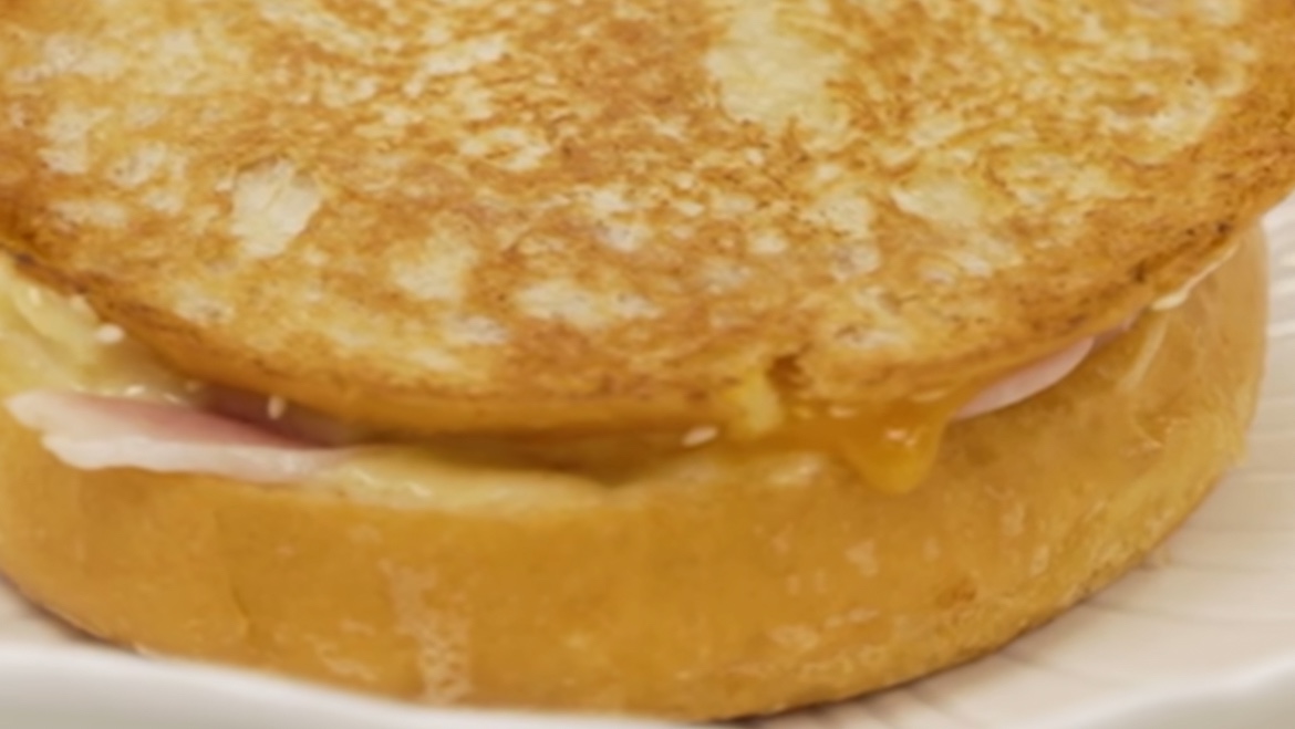 CROQUE PLAT AU JAMBON, CRÈME DE FROMAGE DE CYRIL LIGNAC