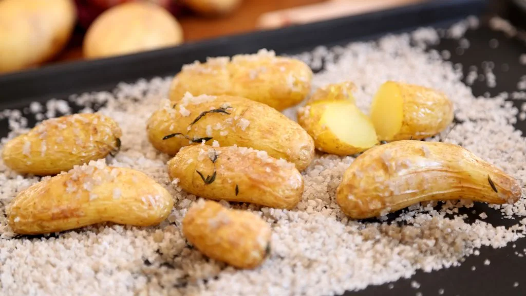 Petites pommes de terre au sel et aux herbes