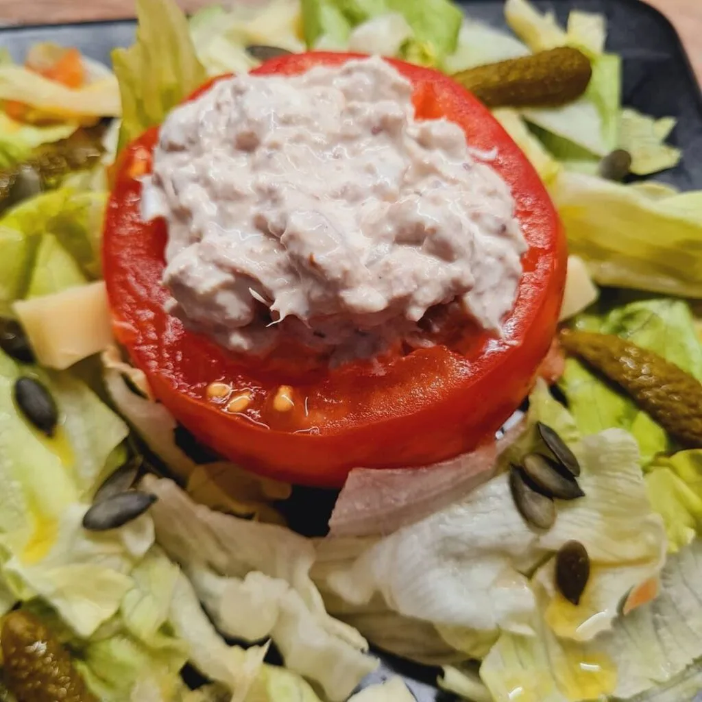 Tomates farcies à la Mousse de thon et fromage frais