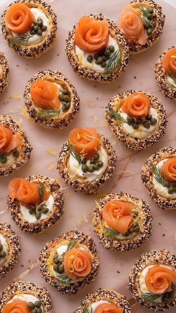 Bouchées de Feuilletage Saumon Fumé et Tout-Garni