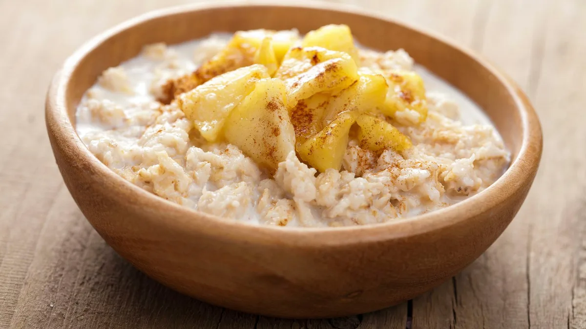 Porridge à la pomme et à la cannelle