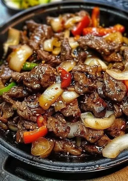 Steak au poivre chinois grésillant aux oignons