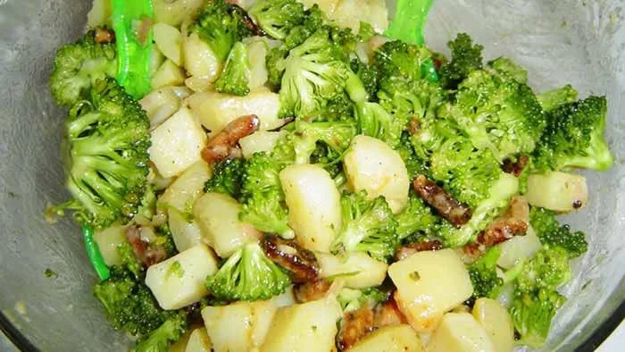 Salade de brocolis et pommes de terre