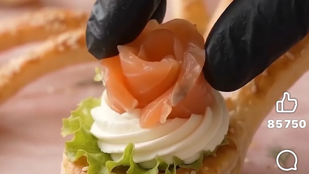 Bouchées à Cuillère en Pâte Feuilletée aux Roses de Saumon