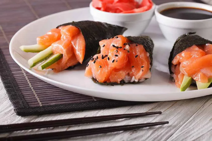 Algues Nori en cornet et saumon
