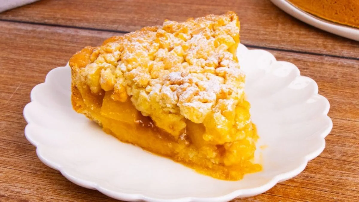 Gâteau Crumble aux Pêches Fraîches et Confiture