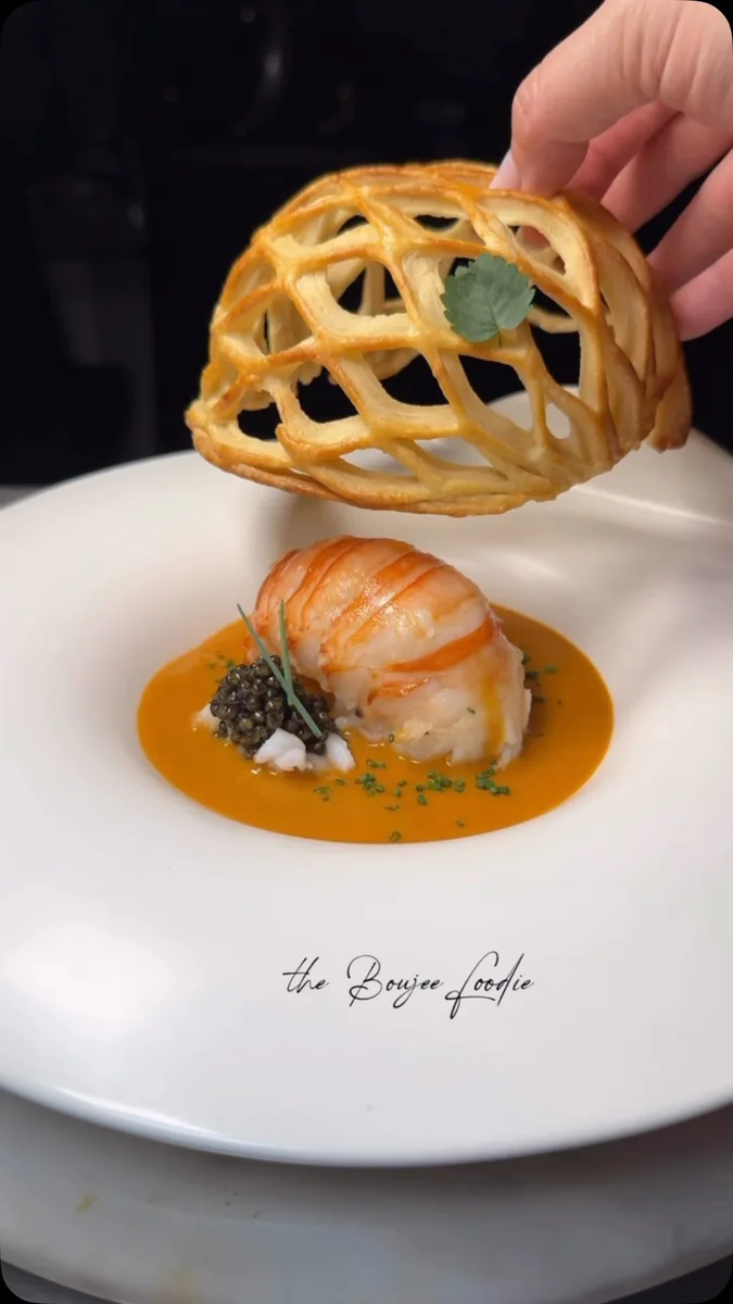 Bisque de homard avec dôme feuilleté