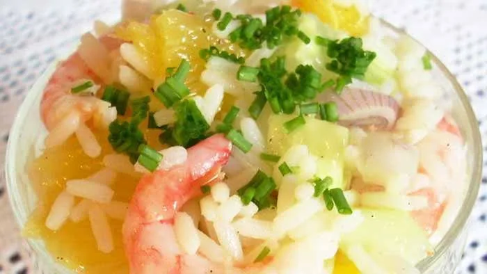 Salade de riz à l'orange et aux crevettes
