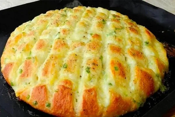 Le Pain À L'ail Et À La Mozzarella