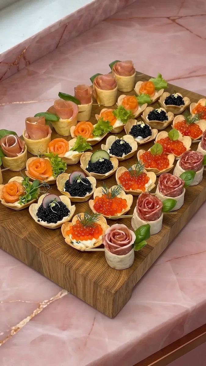 Plateau de Canapés Luxe Caviar & Rose