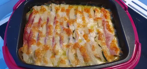 Tian de courgettes, pomme de terre, jambon et mozzarella