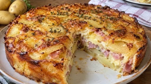 Gâteau de pommes de terre au jambon et fromage
