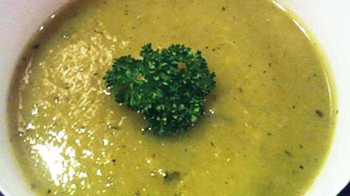 Soupe de Courgettes à l'Ail et au Persil