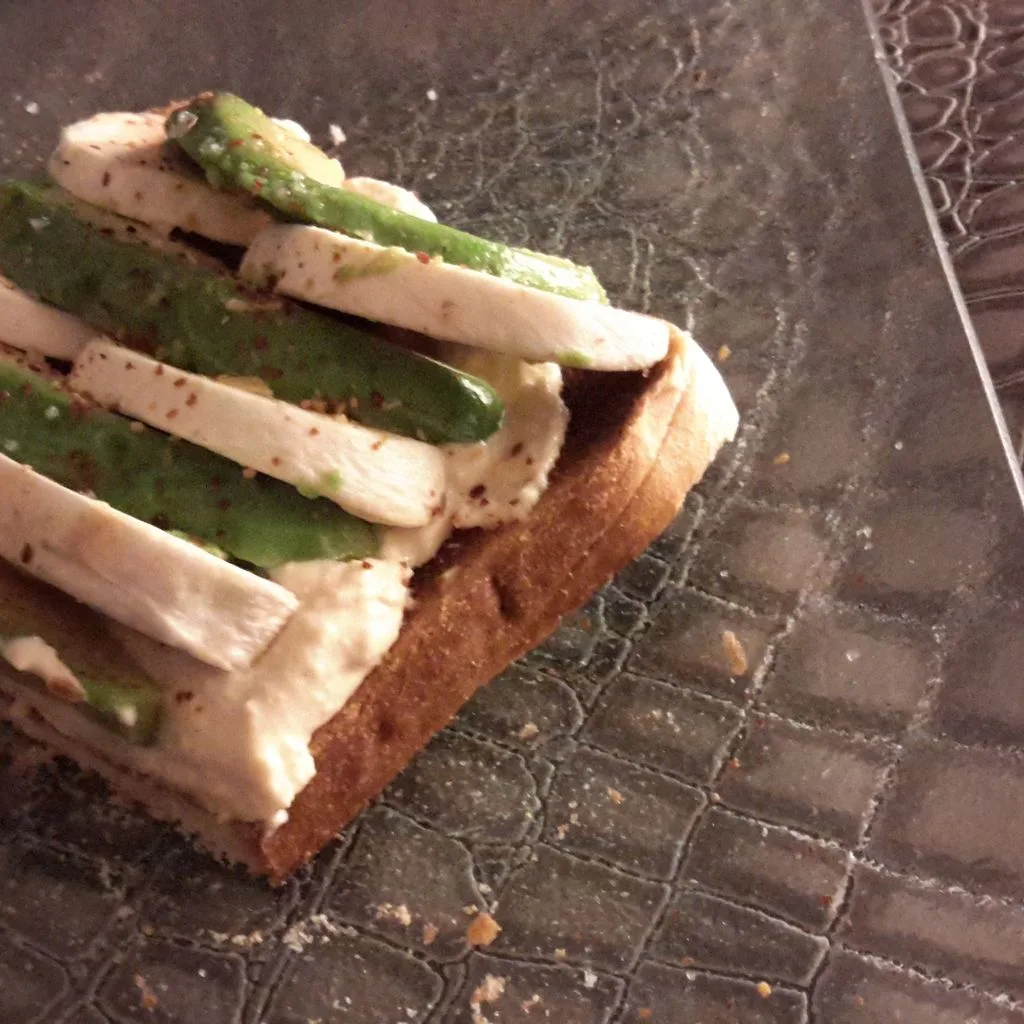 Tartine houmous, champignons, avocats : la meilleure recette